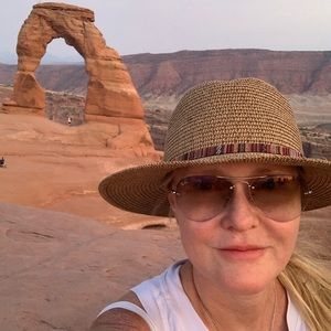 Meet your Posher, Connie